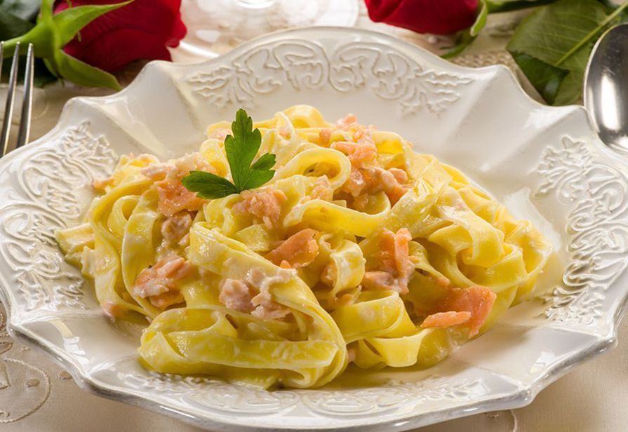 Tagliatelle-cu-somon